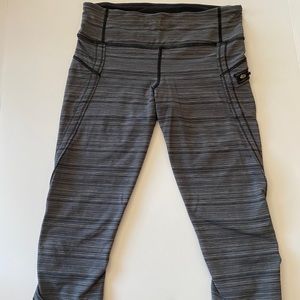 Lululemon leggings 21’ in color gray.